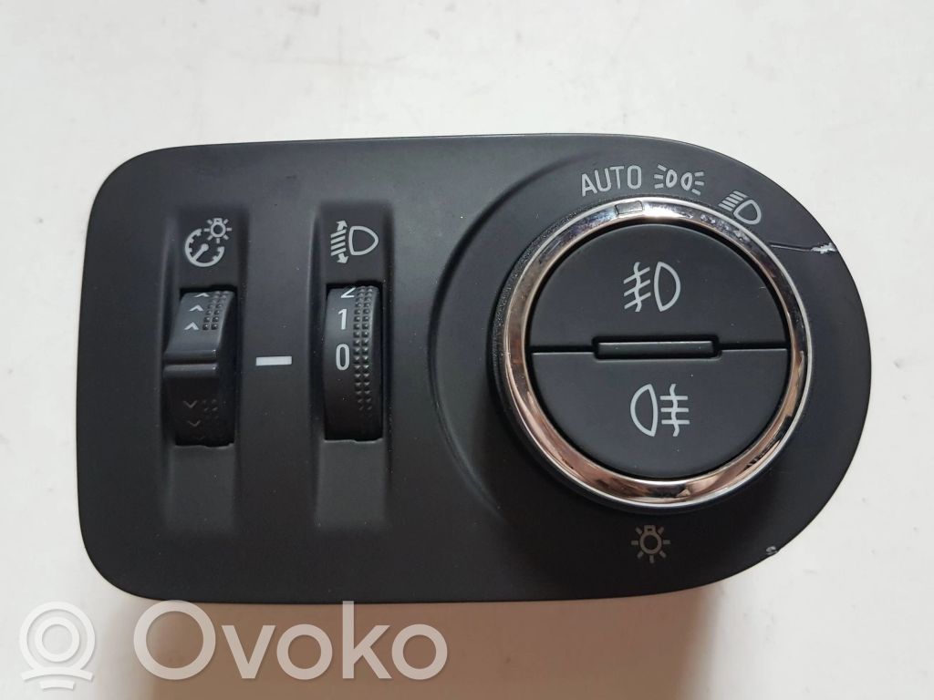 Light switch   39050756,17016473