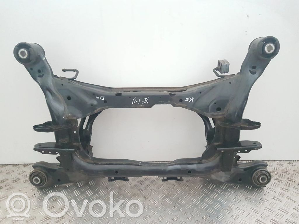 Jaguar XE Galinis traversas 