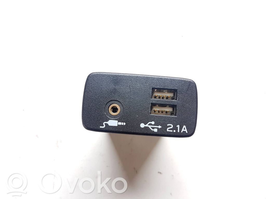 Subaru Forester SK USB savienotājs 