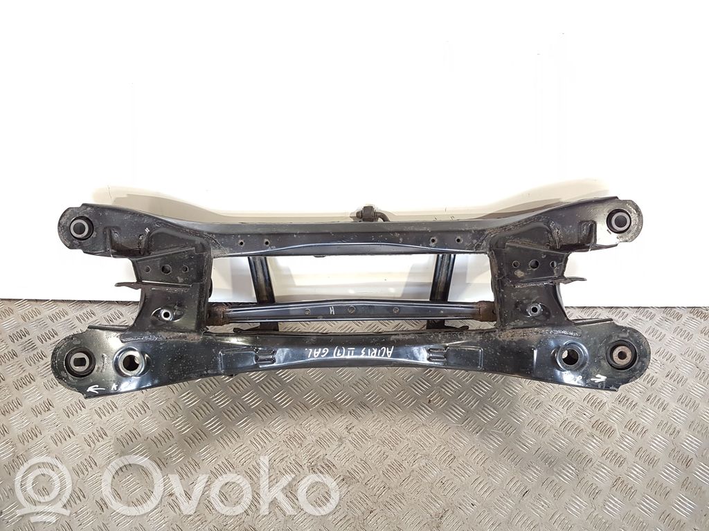 Toyota Auris E180 Rama pomocnicza tylna 