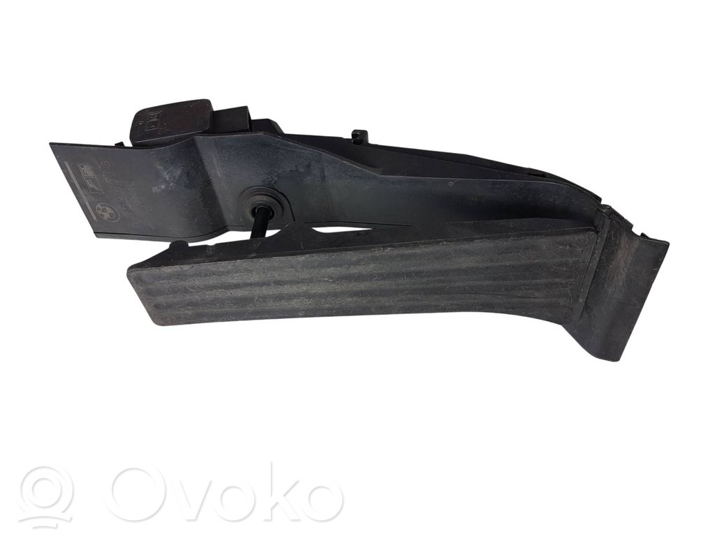 Akceleratoriaus pedalas   6753053