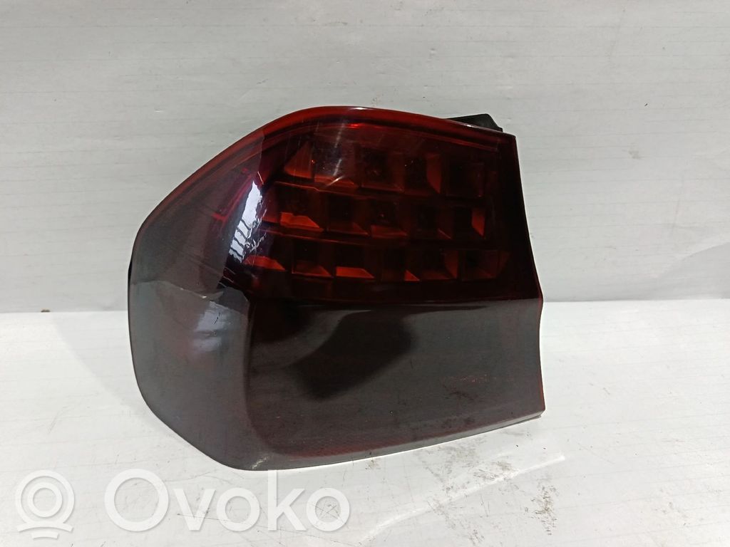 Aizmugurējais lukturis pārsegā   7289425,FUMADO