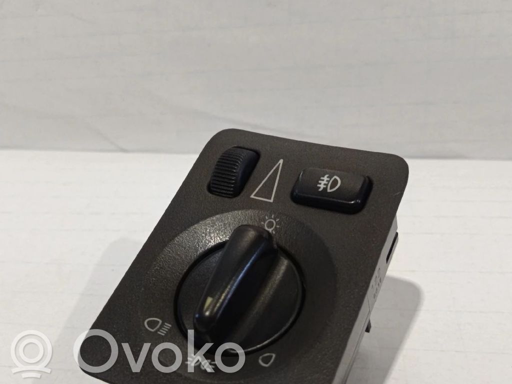 Lukturu slēdzis   758173