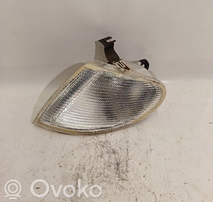 Volkswagen Sharan Front bumper turn signal 