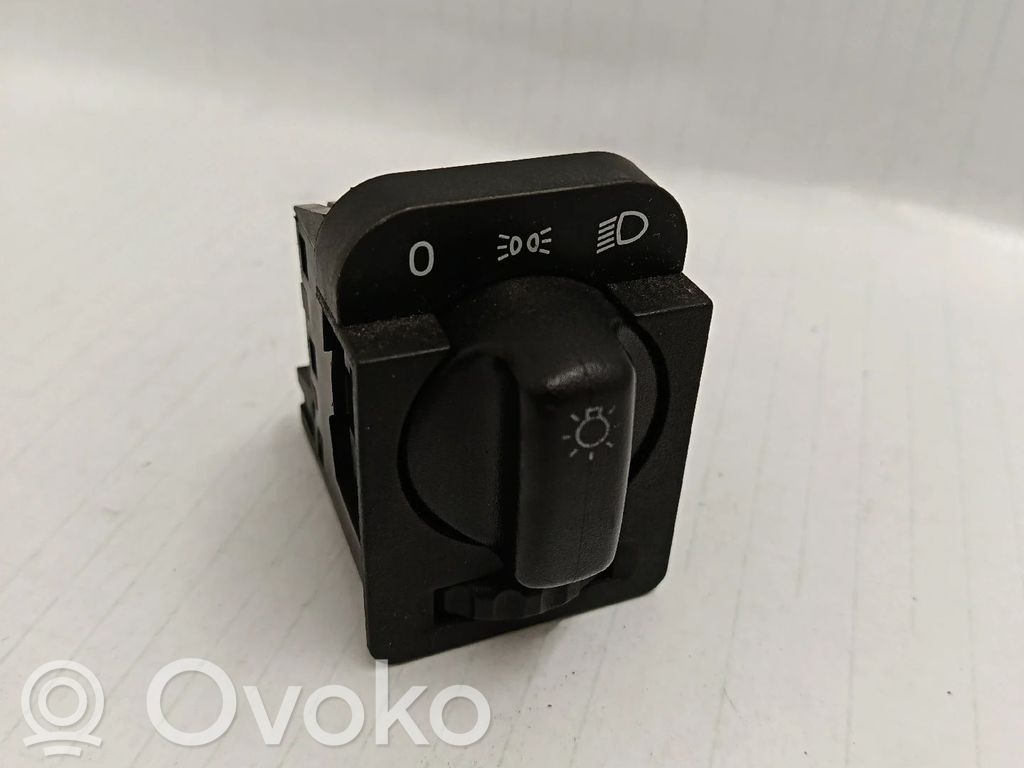 Valokatkaisija   90481763