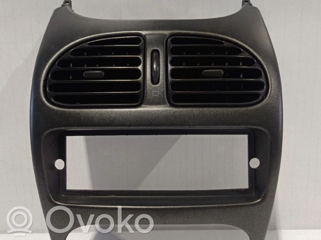 Peugeot 206 Radiouztvērēja / navigācija dekoratīvā apdare 