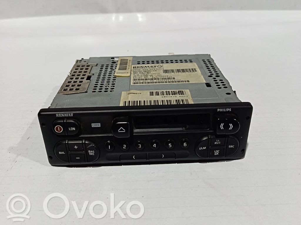 Renault Clio II Panel / Radioodtwarzacz CD/DVD/GPS 