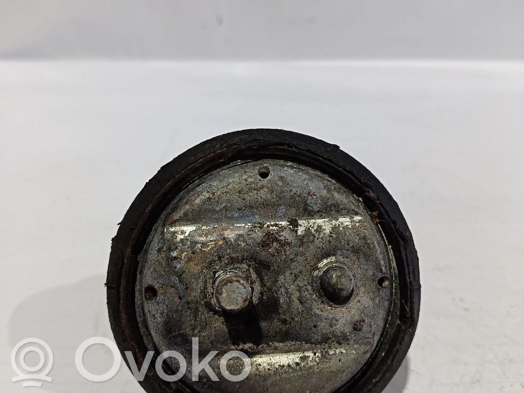 Engine mount bracket   V200481