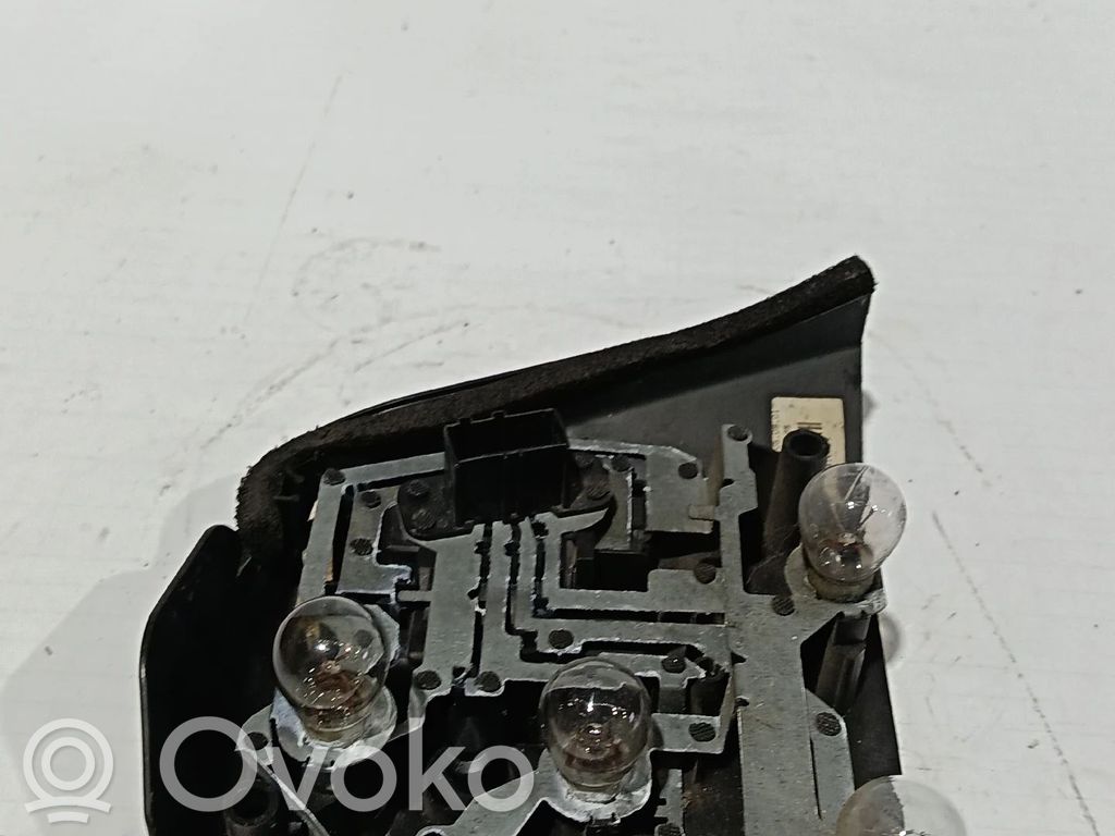 BMW 3 E46 Aizmugures spuldzes vāka turētājs 