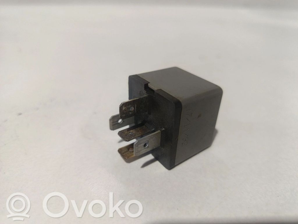 Multifunctional control switch/knob   7686773