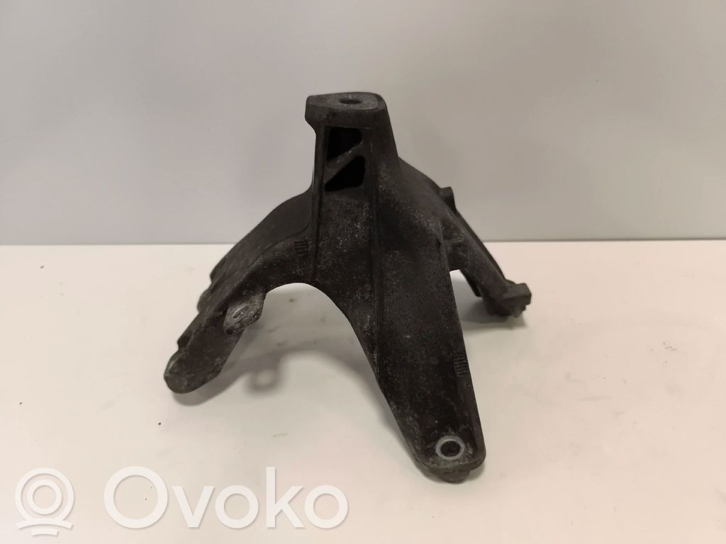 Moottorin kiinnikekorvake   8K0199308A