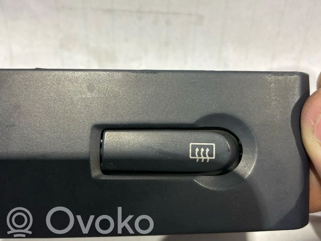 Windscreen/window heater switch   2648802