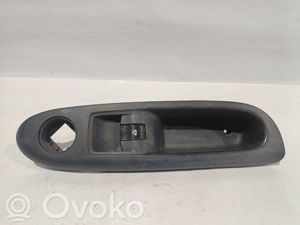 Electric window control switch   8200084005,2648804