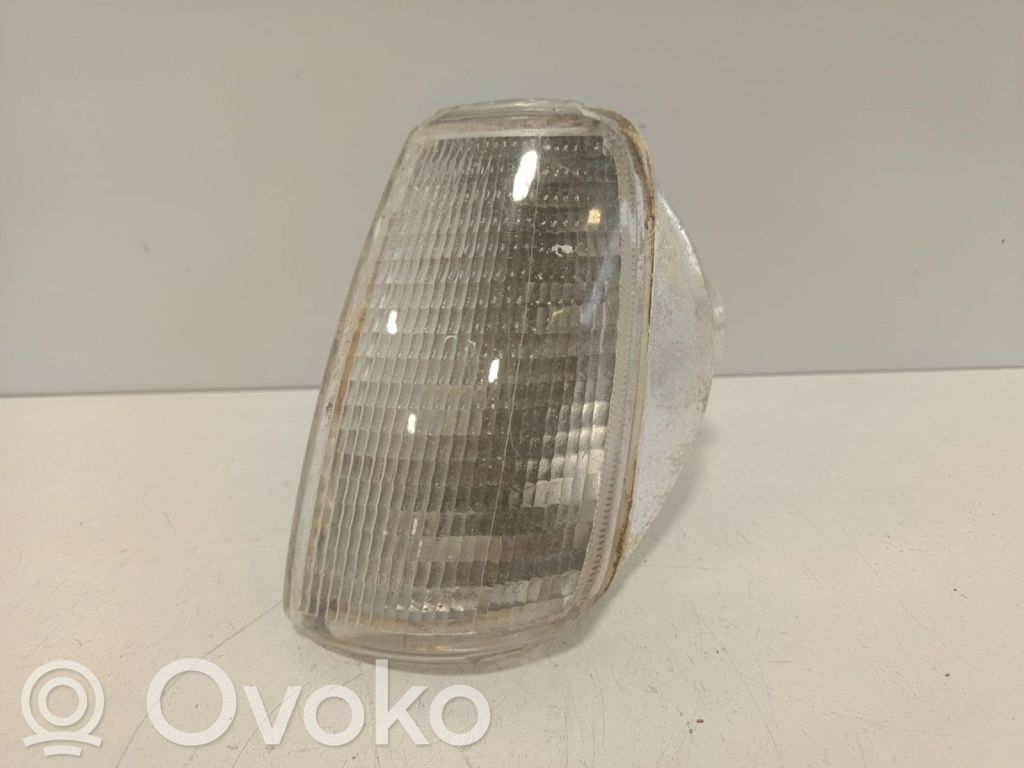 Volkswagen Polo II 86C 2F Etupuskurin suuntavilkku 