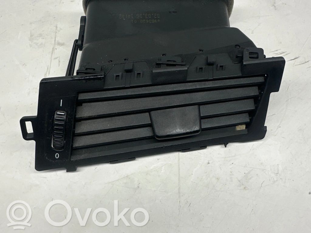 BMW 5 E60 E61 Centrinės oro grotelės 