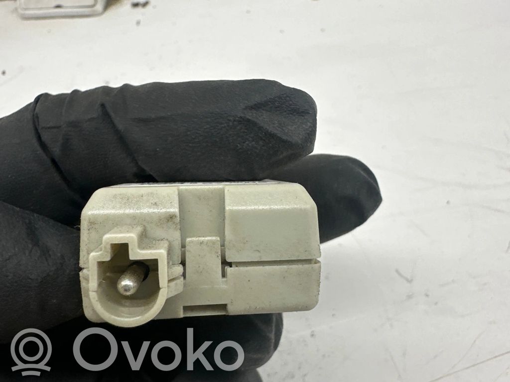 BMW 5 F10 F11 Aerial antenna amplifier 