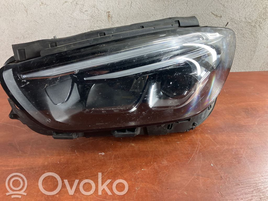 Mercedes-Benz B W247 Lampa przednia 