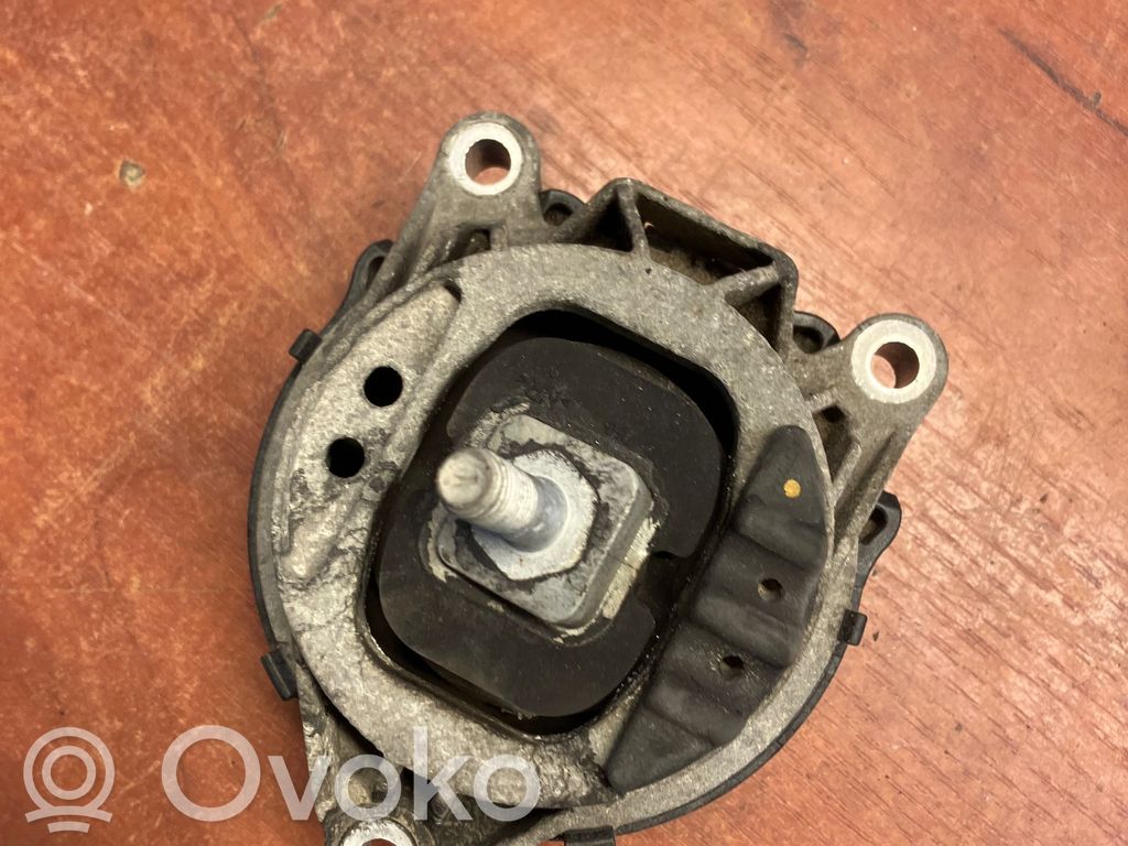 Engine mount bracket   6868489,270116
