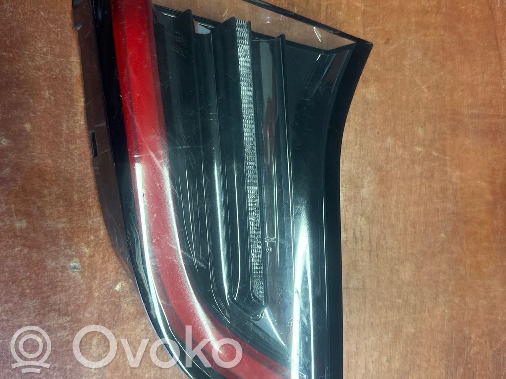 Tesla Model S Tailgate rear/tail lights 