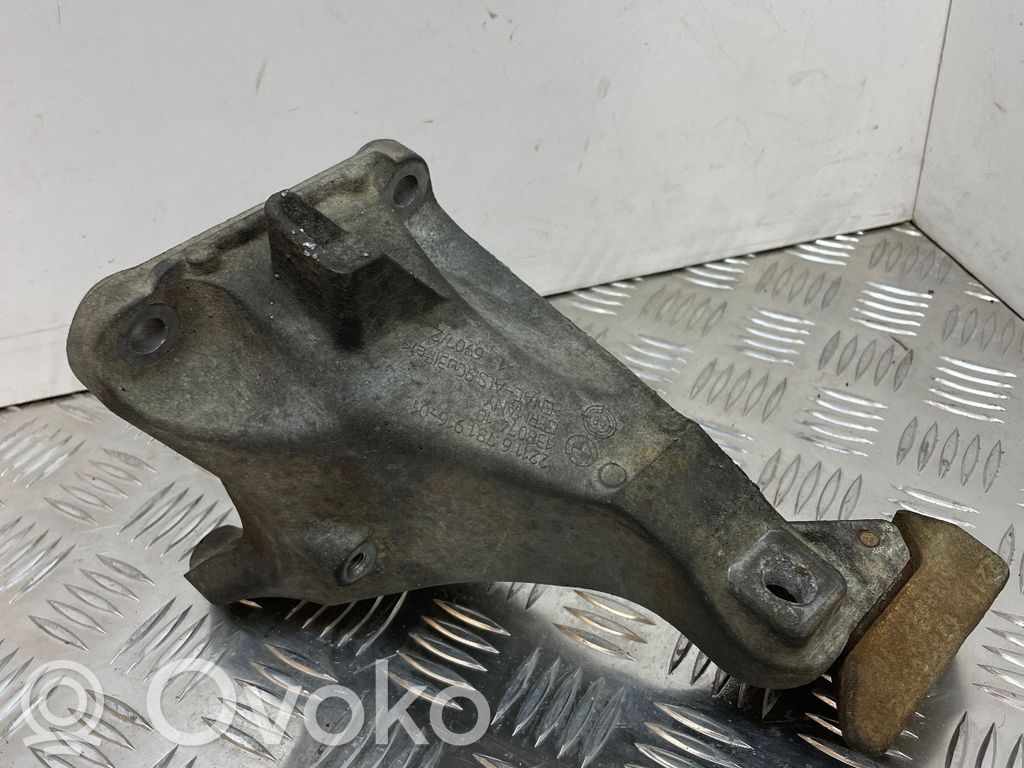 Halterung Lager Motor   6781916,13807410
