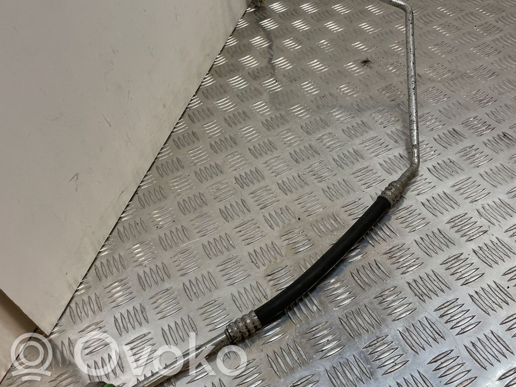 BMW 5 E60 E61 Ilmastointilaitteen putki (A/C) 