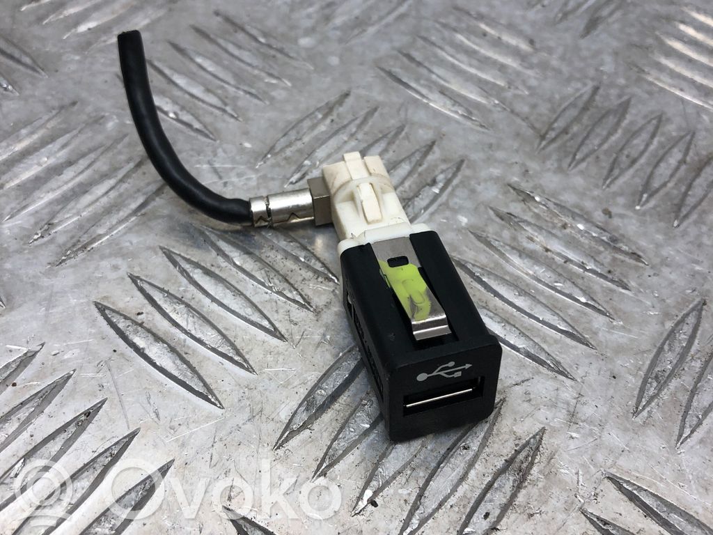 BMW 5 F10 F11 Gniazdo / Złącze USB 