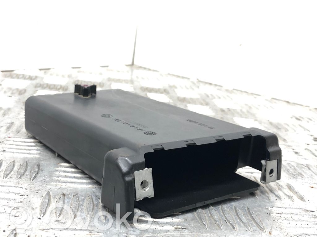 BMW 5 E60 E61 Kita panelės detalė 