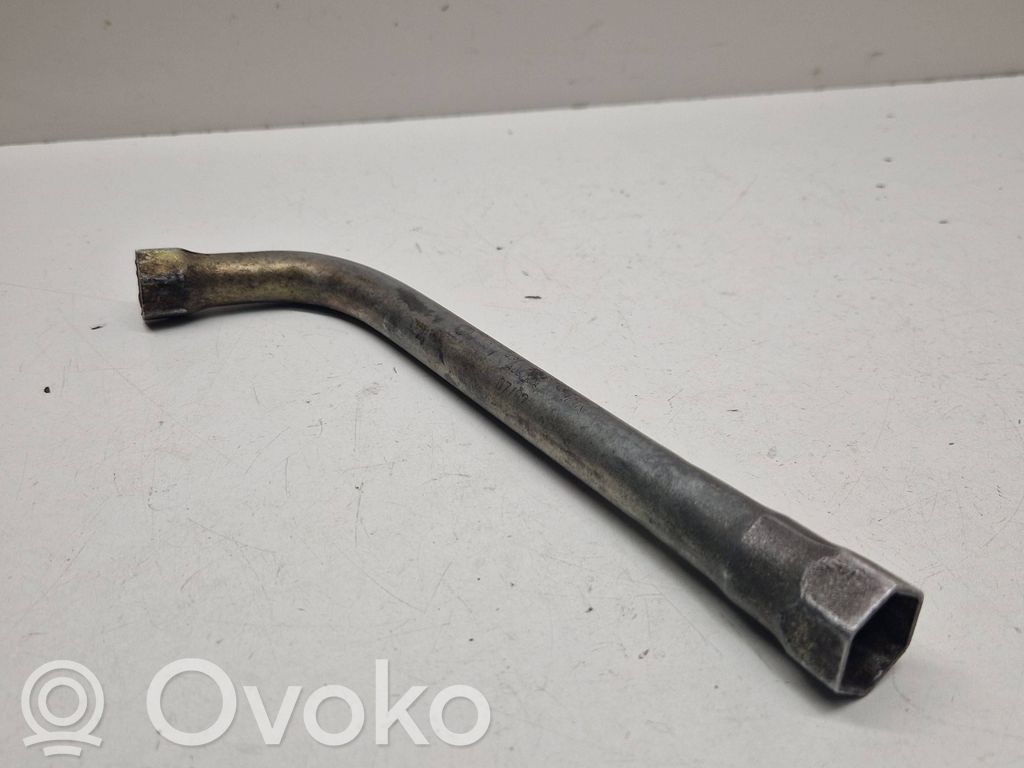 Clé à écrou de roue   431012235A,0792