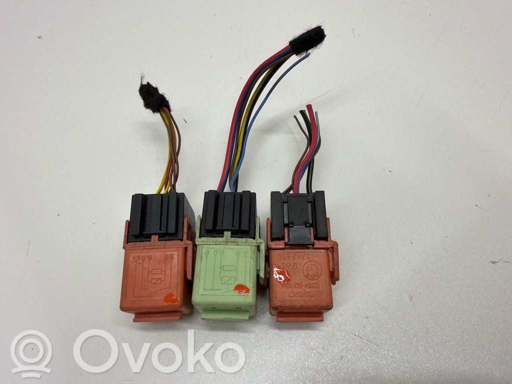 BMW 5 E60 E61 Muu rele 