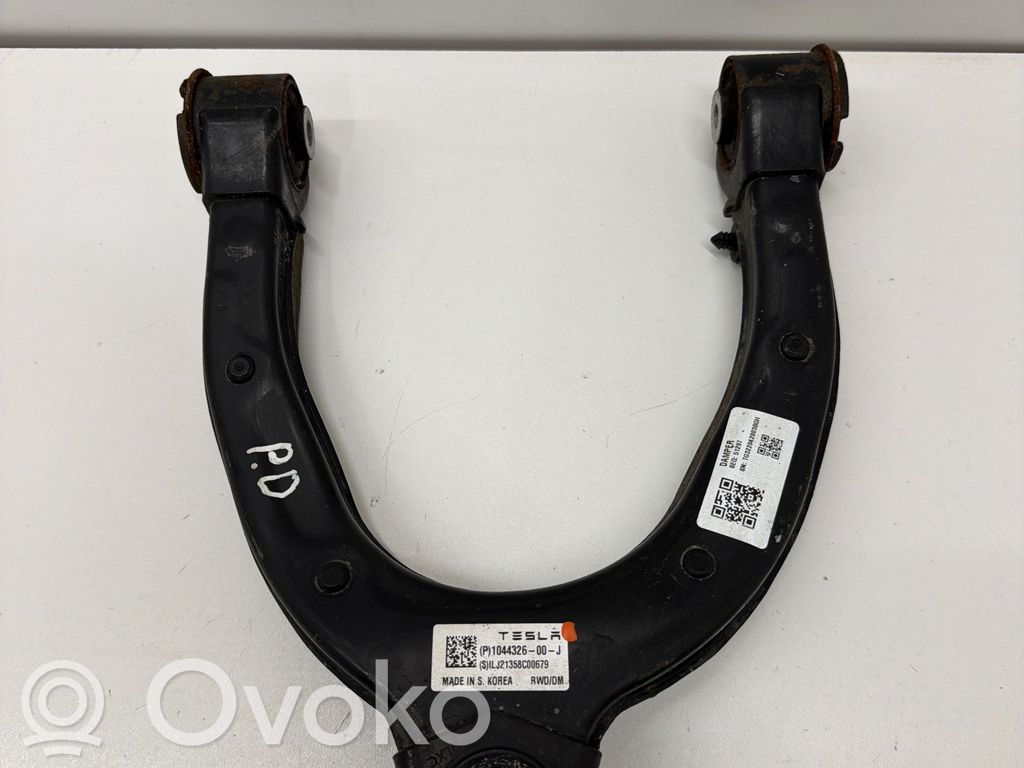 Tesla Model 3 U veida svira 
