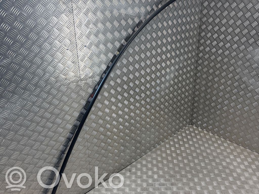 Tesla Model Y Katon muotolistan suoja 