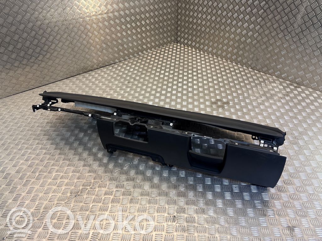 Tesla Model Y Панель 