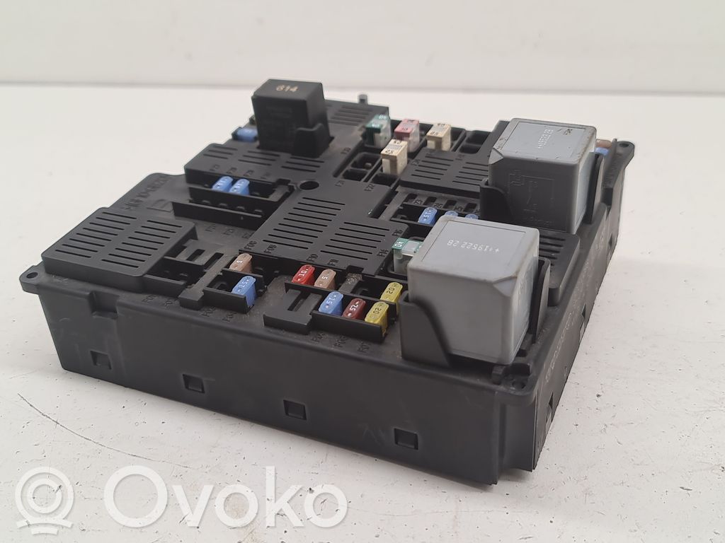 Volvo V60 Módulo de fusible 