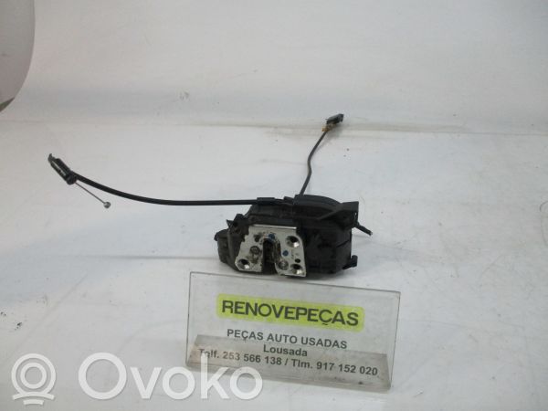 Renault Clio III Priekšpusē slēdzene 