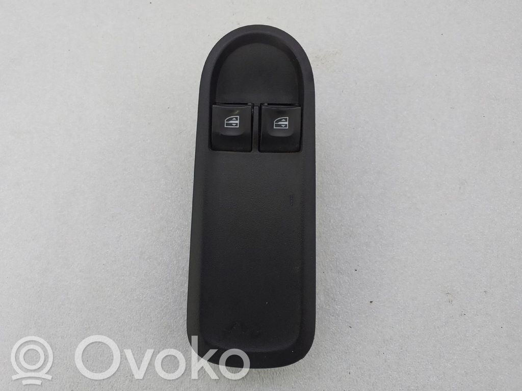 Dacia Duster Electric window control switch 