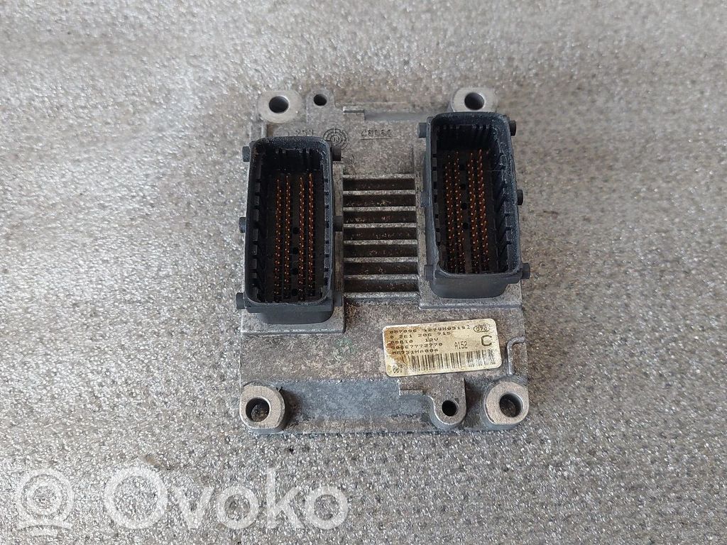 Unidad de control/módulo del motor   261,715