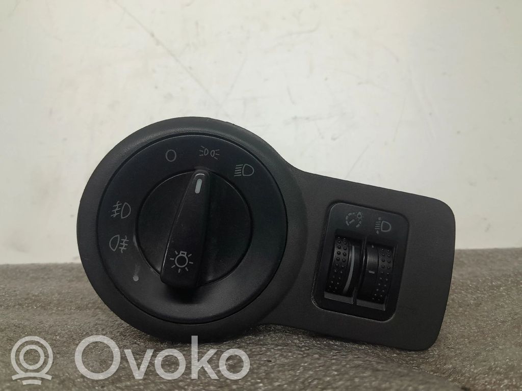 Light switch   BK7,531,941