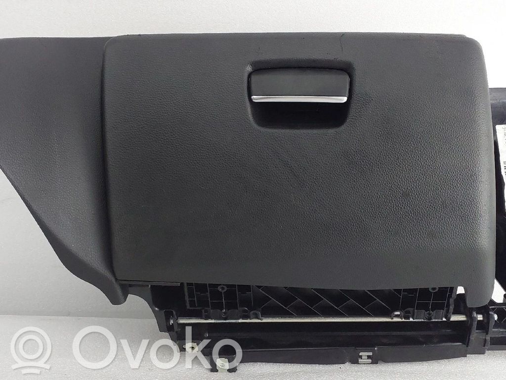 Glove box   698256309