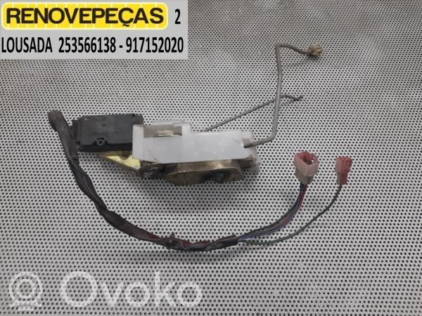 Priekšpusē slēdzene   FICHAS