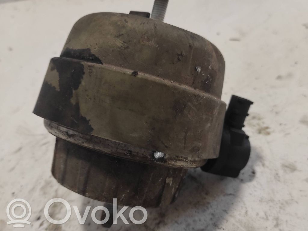Audi A6 S6 C6 4F Engine mount bracket 