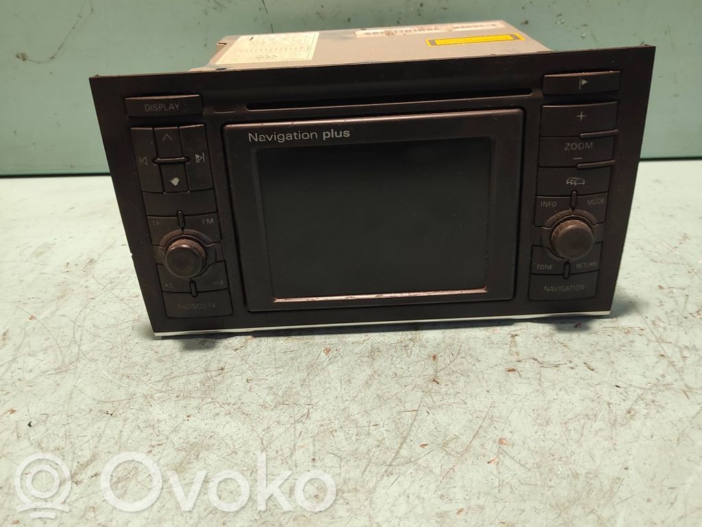 Audi A4 S4 B6 8E 8H Panel / Radioodtwarzacz CD/DVD/GPS 