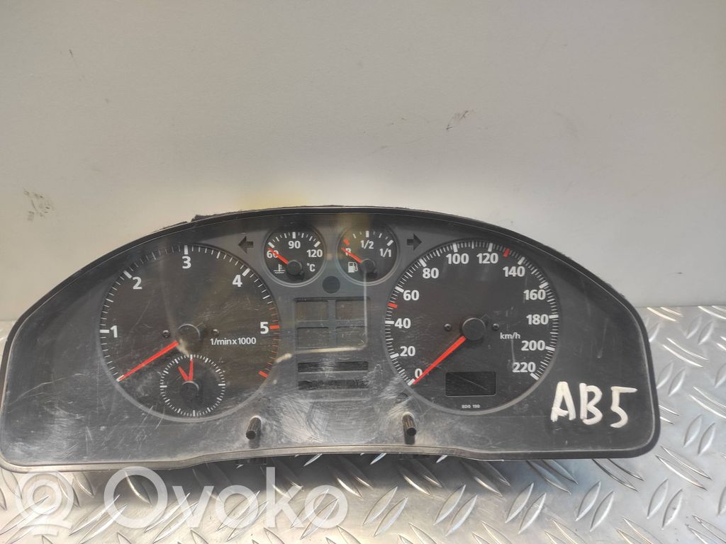 Audi A4 S4 B5 8D Speedometer (instrument cluster) 