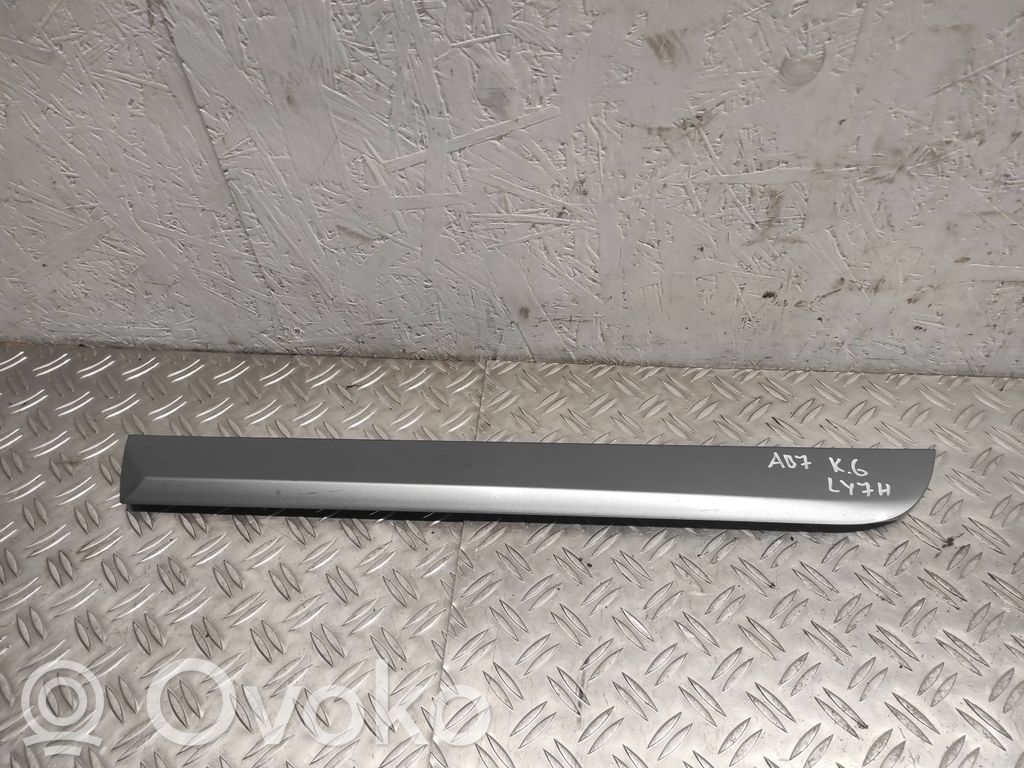 Audi A4 S4 B7 8E 8H Takaoven lista (muoto) 