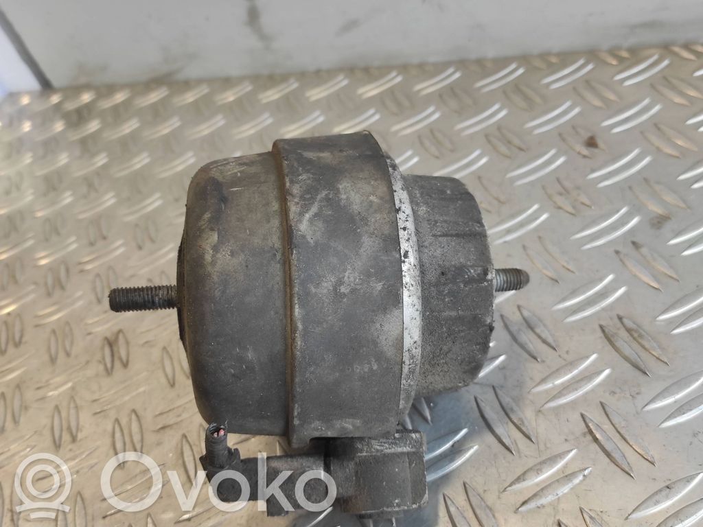 Audi A6 S6 C6 4F Engine mount bracket 