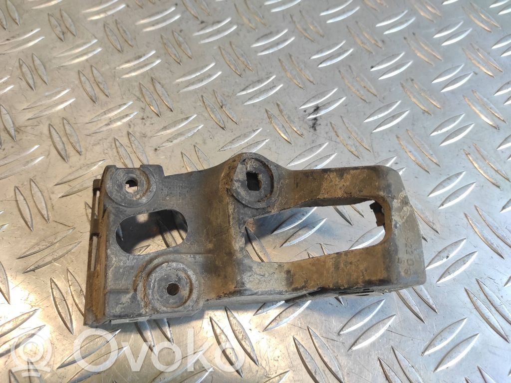 Audi A4 S4 B7 8E 8H Soporte del parachoques delantero 