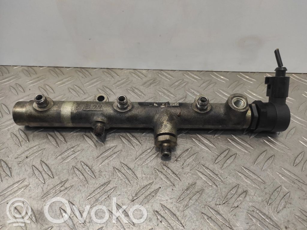 Audi A4 S4 B7 8E 8H Degvielas maģistrālā caurule 