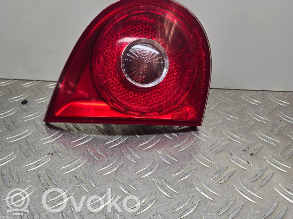 Lampy tylnej klapy bagażnika   028500102A