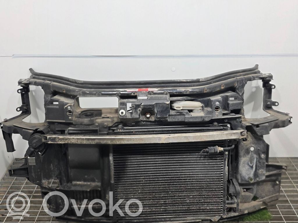 Панель радиаторов   8Z0805594B