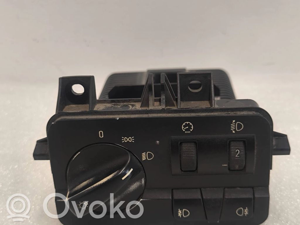 Light switch   61316901429,086480051,0456340