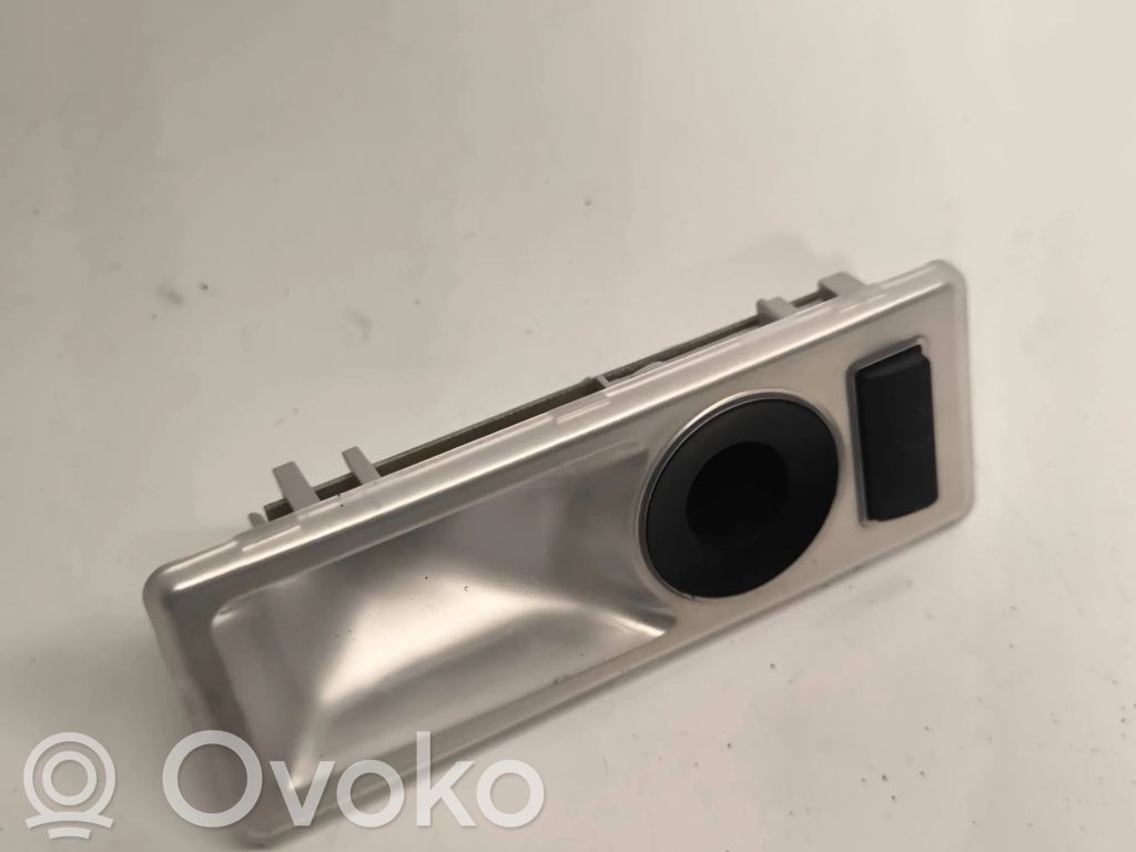 BMW 5 E60 E61 Priekinių vietų apšvietimo žibintas 